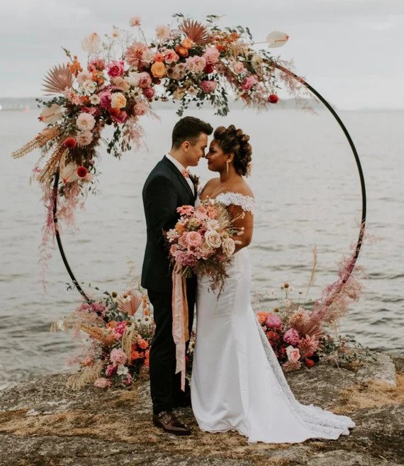 sirkel med blomster til bryllup